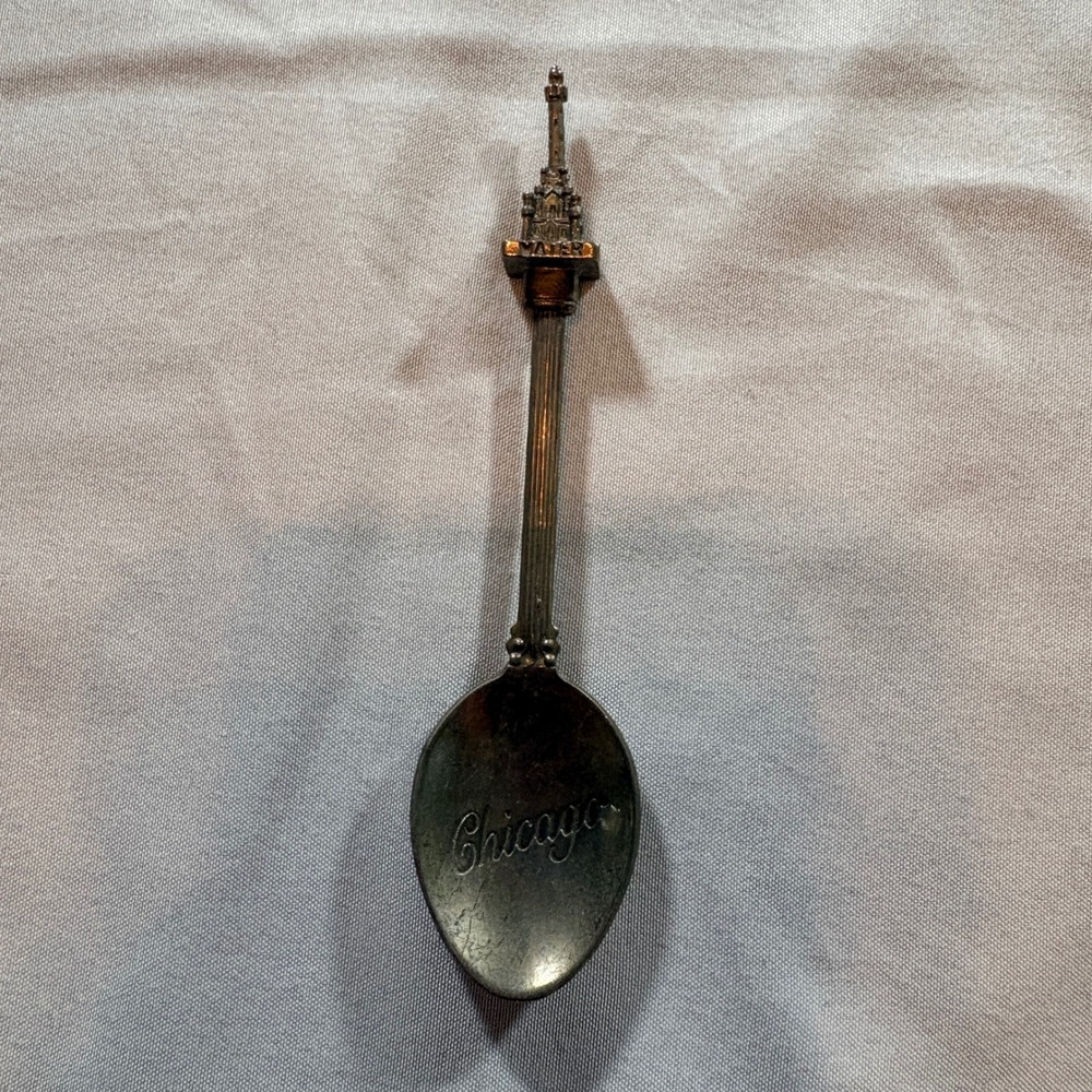 Vintage Chicago Water Tower Souvenir Spoon Silver Plated UK Made 4.5" Travel